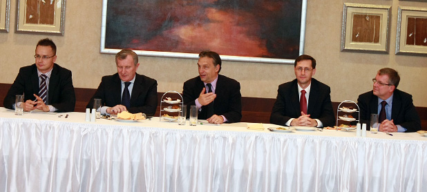 A konzultáción részt vett Orbán Viktor mellett Járai Zsigmond, Varga Mihály és Matolcsy György is