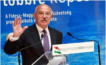 Martonyi János, a Fidesz külügyi szakpolitikusa 