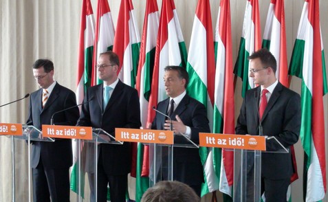 Varga Mihály, Navracsics Tibor, Orbán Viktor és Szijjártó Péter a sajtótájékoztatón