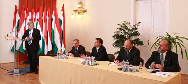 Az egyeztetésen részt vett Pintér Sándor, Orbán Viktor és Ódor Ferenc is