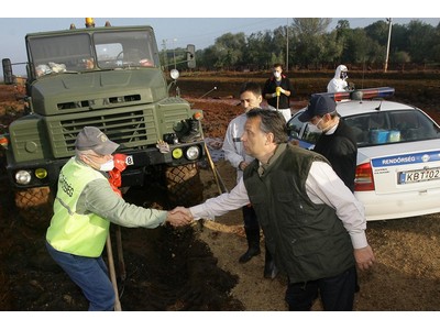 Orbán Viktor az ökológiai katasztrófa helyszínén járt