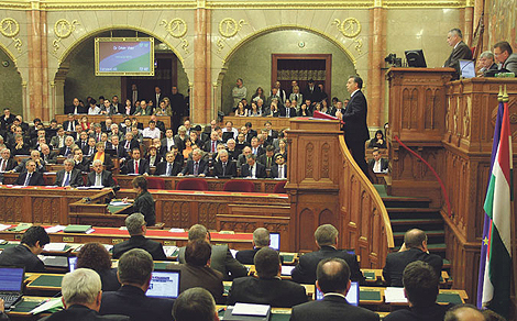 Politikai vitanapot tartanak ma a parlamentben a népességfogyás megállításáról
