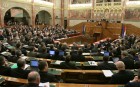 Több órán át vitatja ma a Parlament a korhatár előtti nyugdíjak megszüntethetőségét