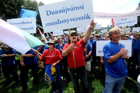 Jogellenes a Mozdonyvezetők Szakszervezetének szeptember 8-ra és 29-re a MÁV-Trakció Zrt.-nél meghirdetett sztrájkja. Fotó:MÁV