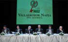 A VOSZ 2011-es díjkiosztóján Gazdaságpolitikai Fórumot is szerveztek