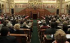 Lázár János új egyházügyi törvénye van napirenden a Parlament előtt