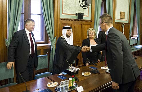 Szijjártó Péter, a Miniszterelnökség külügyi és külgazdasági államtitkára Hamdan Mohamed Al-Morsedivel, az Arab Üzleti Klub (Arab Business Club) elnökével tárgyalt  