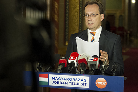 Hoppál Péter, a Fidesz szóvivője