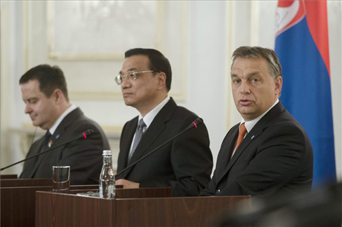 Orbán Viktor magyar, Li Ko-csiang kínai és Ivica Dacic szerb kormányfő 