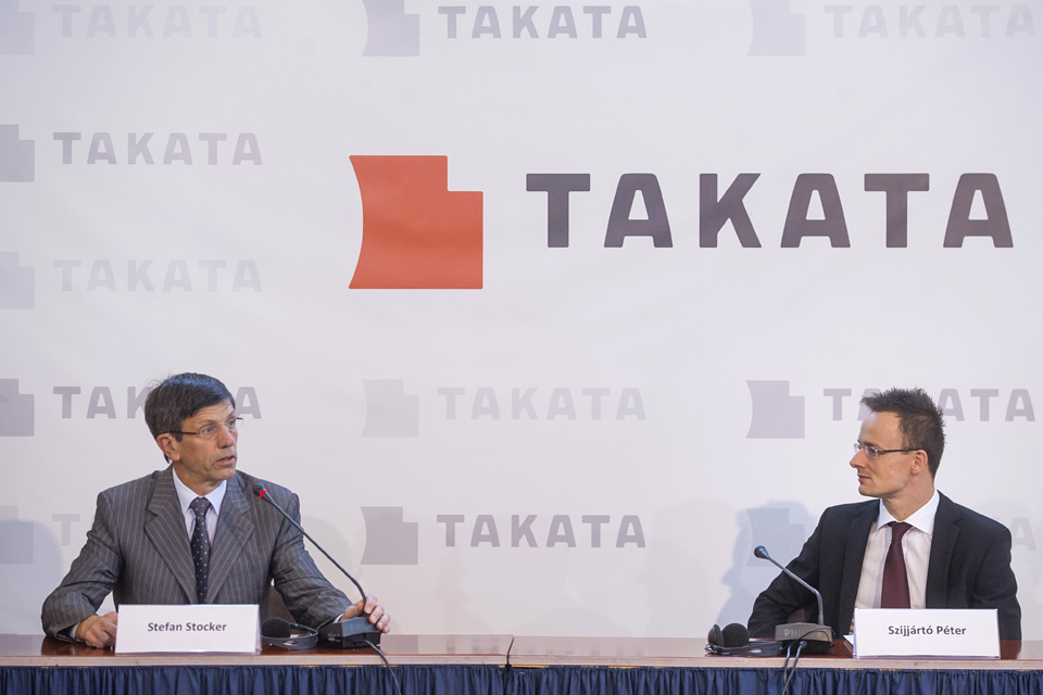  Stefan Stocker, a Takata Corporation elnöke; Szijjártó Péter, külgazdasági és külügyminiszter-helyettes, keleti nyitás