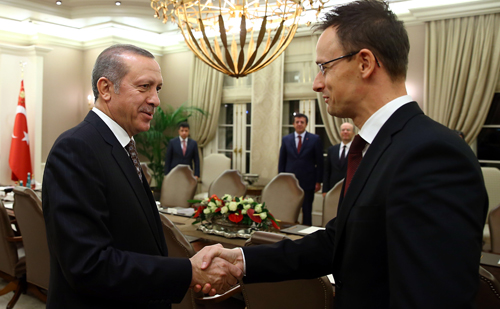 A török-magyar kereskedelem további élénkítéséről tárgyalt Szijjártó Péter