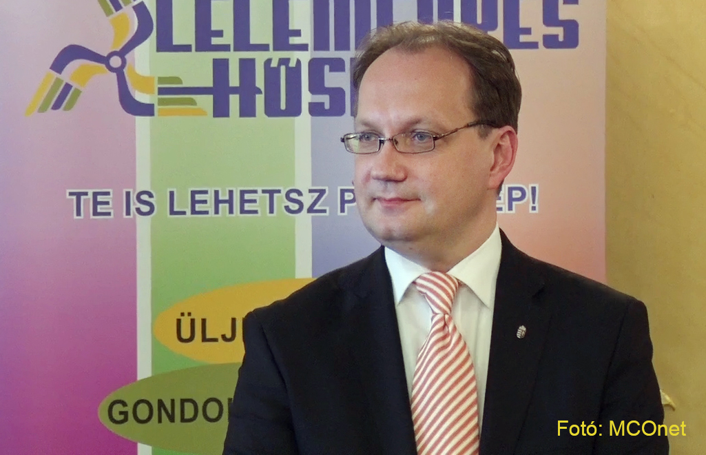 Dr. Hoppál Péter, az Emberi Erőforrások Minisztériumának kultúráért felelős államtitkára