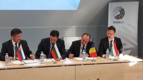 Szijjártó Péter külgazdasági és külügyminiszter Rigában írt alá regionális gázszállítási együttműködést.