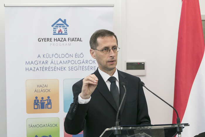 Varga Mihály nemzetgazdasági miniszter 