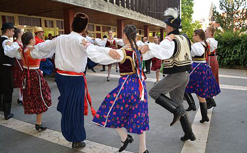 Puskás Imre nyitotta meg a Bukovinai Székelyek Nemzetközi Folklórfesztiválját