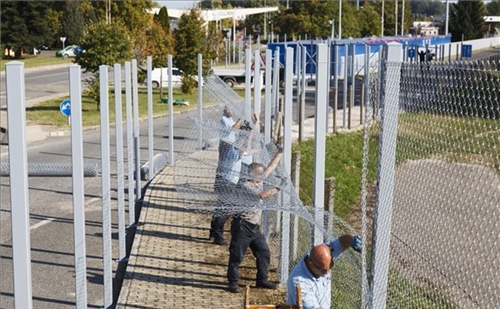 Schengeni magyar határ: jövő héten indulhat a határzár, a V4-ekkel együtt védjük