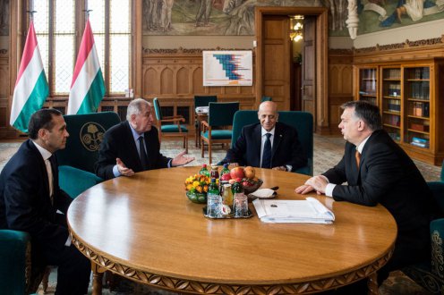 A FINA prominenseit fogadta Orbán