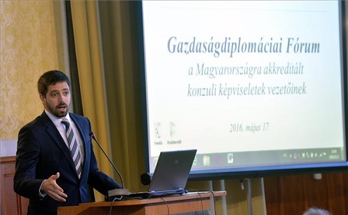 Magyar: fontos a tiszteletbeli konzulok szerepe