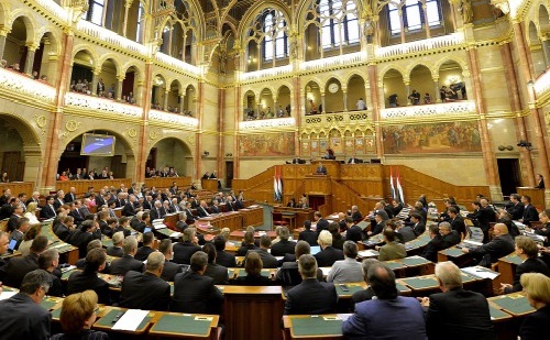 Országgyűlés: holnap folytatja ülését a parlament