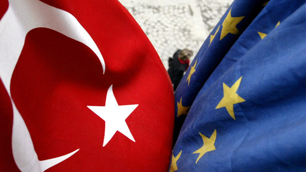 Vízummentességet javasol a törököknek az Európai Bizottság, de ennek ára is van
