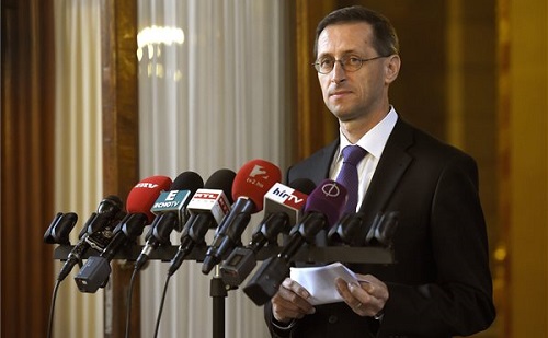 Varga Mihály sajtótájékoztatót tartott a jövő évi adókról