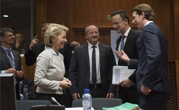 az unió kül-, illetve védelmi minisztereinek brüsszeli találkozója