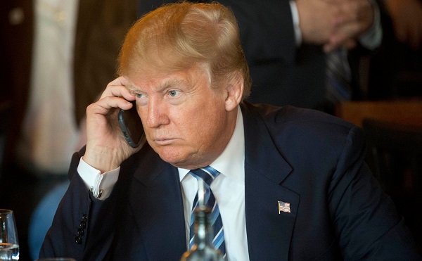 Trump lebonyolította első telefonbeszélgetéseit Putyinnal és Merkellel