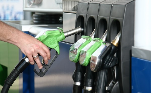 Az adócsökkentés hatására csökken az üzemanyagok ára 