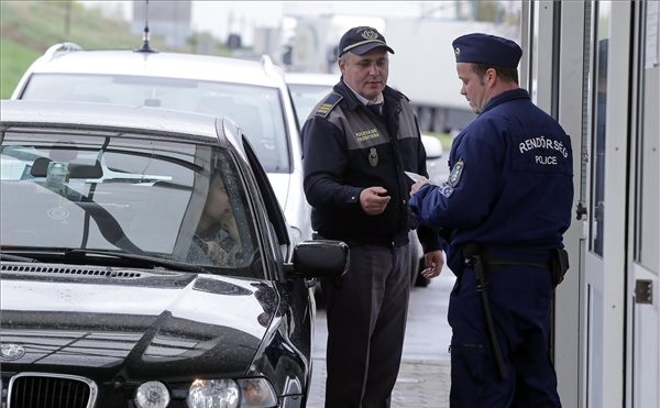 Az EU valamennyi tagjának is ellenőrzik az okmányait a schengeni határokon