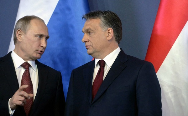 Orbán és Putyin telefonon egyeztetett