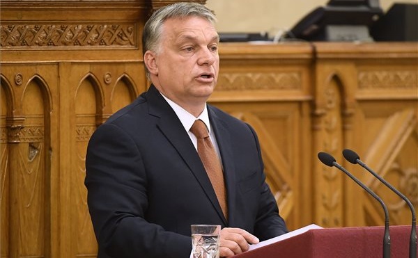 Orbán: amíg én vagyok a miniszterelnök, addig áll a kerítés a déli határon