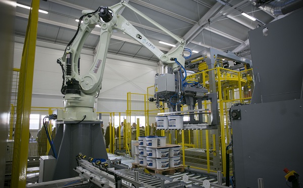 A Poli-farbe Vegyipari Kft. közel 1 milliárd forintos GINOP forrásból robottechnológiát és teljesen automatizált gyártást valósít meg 