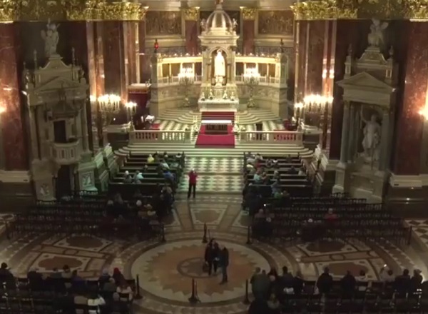 A Szent István Bazilika impozáns belső tere ideális hangversenyekre