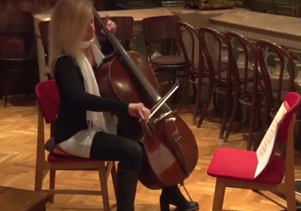 Koloss Krisztina csellóművész is közreműködik a bazilika koncertjein