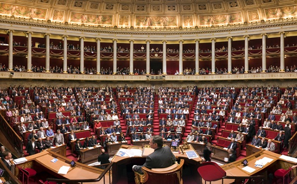 Új bevándorlási törvénytervezet vitat a francia nemzetgyűlés