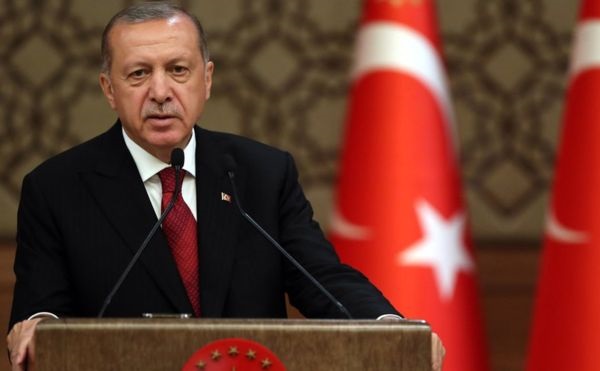 Beiktatták az újraválasztották a török elnököt