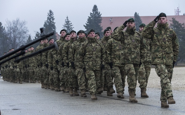 Magyarország növeli katonái számát a KFOR-ban