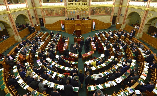 A kormányzati igazgatásról szóló törvény fogadott el az Országgyűlés