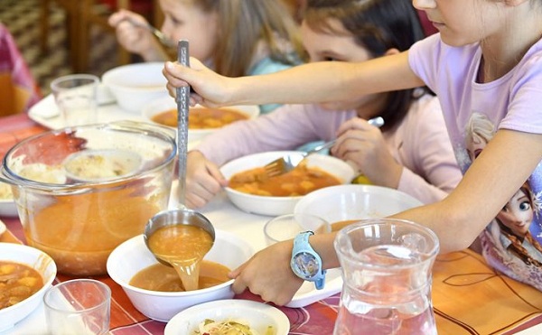 A tavaszi szünetben is igényelhetik a rászoruló gyermekek szülei az ingyenes étkeztetést
