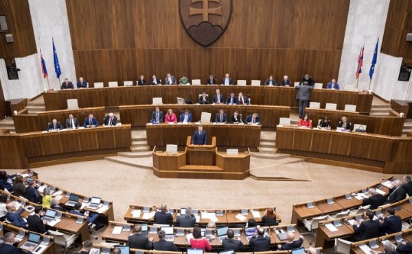 Változtattak az állami jelképekre vonatkozó szlovák törvényen