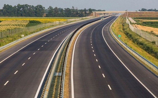 Több autópálya-szakaszt és egy Duna-hidat is átadnak jövőre