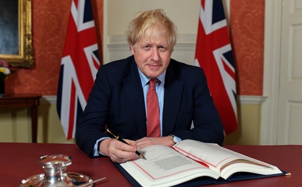 Boris Johnson aláírta a kilépési megállapodást