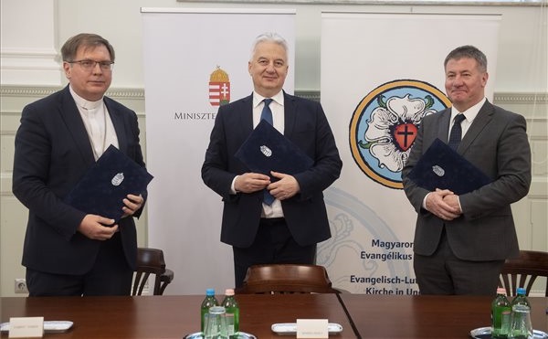Átfogó megállapodást kötött a kormány és a Magyarországi Evangélikus Egyház
