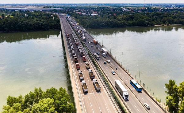 Iskolakezdésre 2x3 sávon haladhat a forgalom az M0-s hárosi Duna-hídján