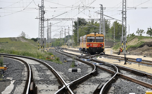 Húsz vasúti fejlesztés előkészítéséhez biztosít több mint 32 milliárd forintot a kormány