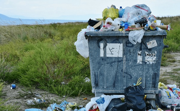 Illegális hulladék felszámolására 13 milliárd forint jut