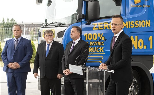 Egyedülálló elektromos kamiont állított szolgálatba a győri Innovatív-cégcsoport