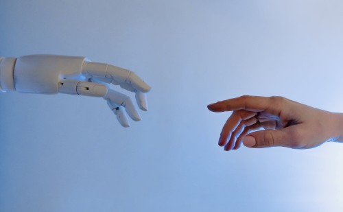 Német művész épít robotot magyar kutatók támogatásával