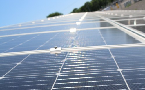 Több mint egymilliárd forintból telepítettek napenergia tárolót Zánkán