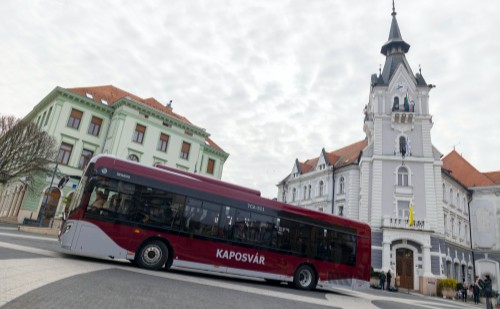 Újabb vidéki város kapott elektromos buszokat